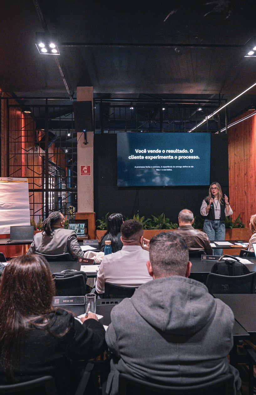 Ketlin Scalco apresentando masterclass